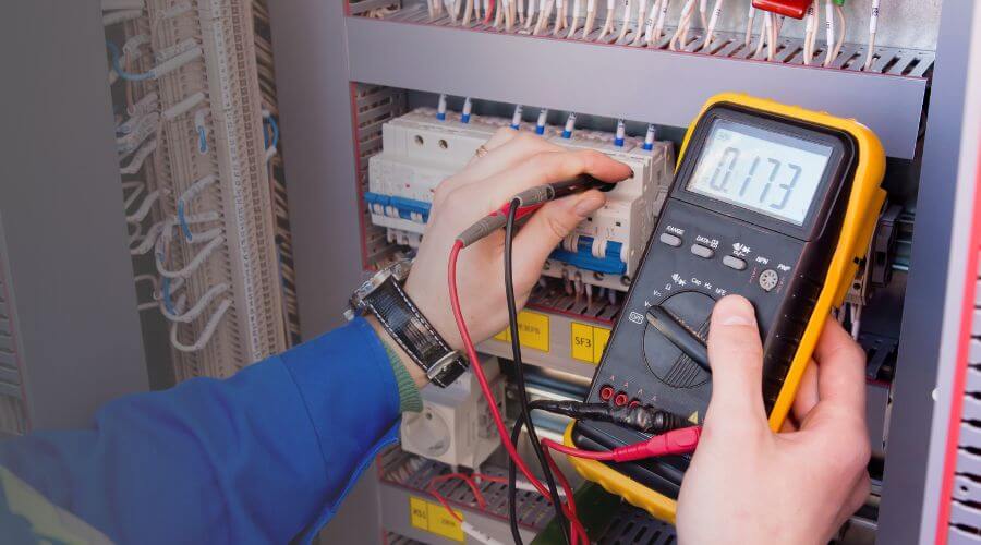 Professional car battery replacement services in UAE